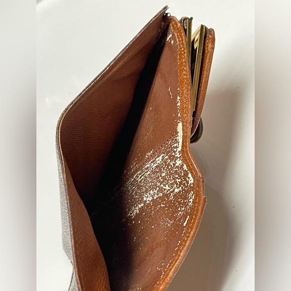 VINTAGE LOUIS VUITTON CLASSIC MONOGRAM KISS LOCK WALLET - Picture 10 of 16